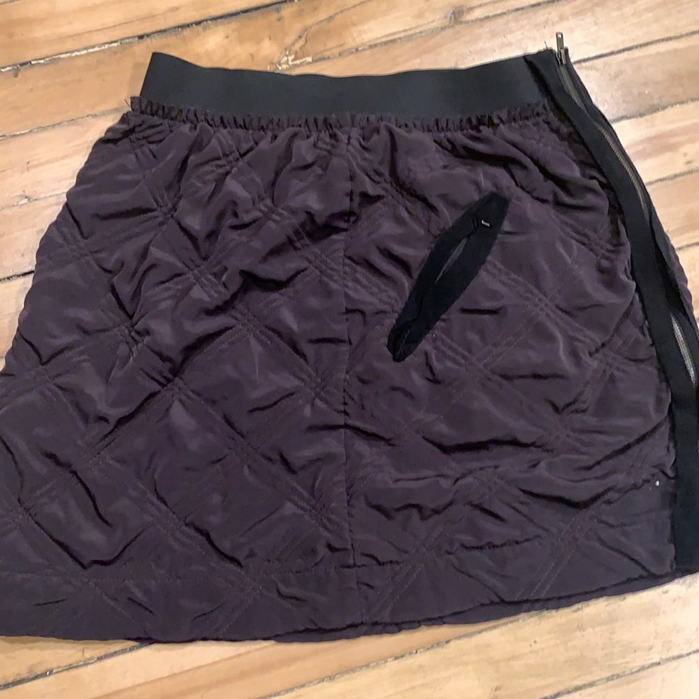 Black textured Leifnotes skirt